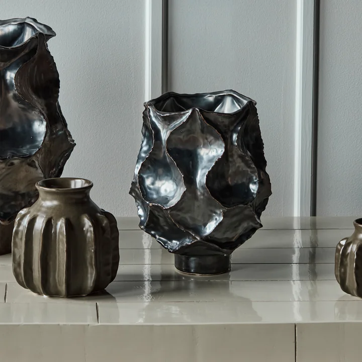 House Doctor - Waves Vase, Ø 20. 5 x 25 cm, antique metal