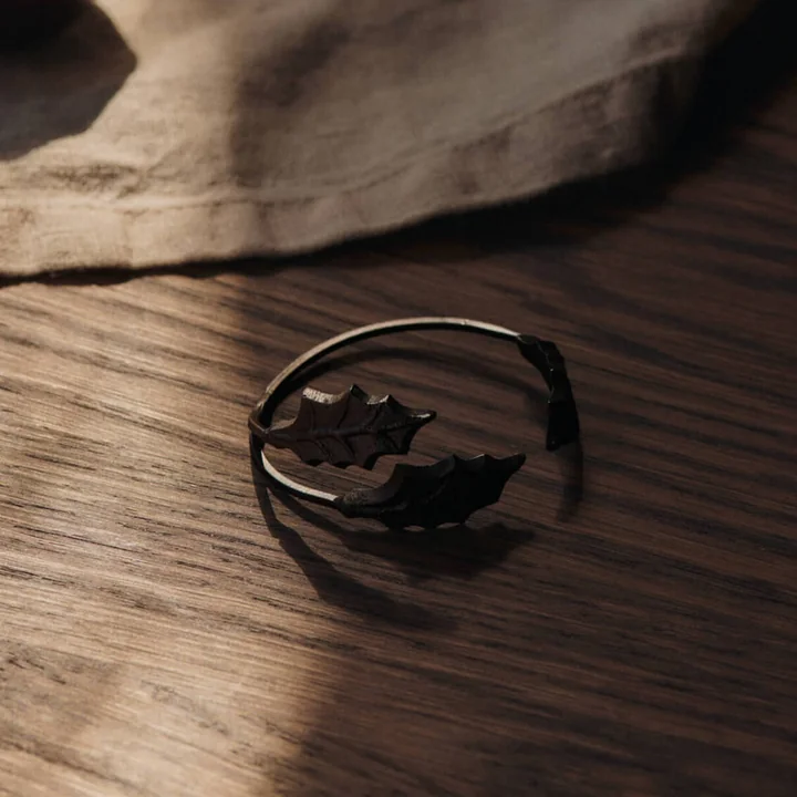 Ferm Living - Holly Leaf napkin ring, black brass