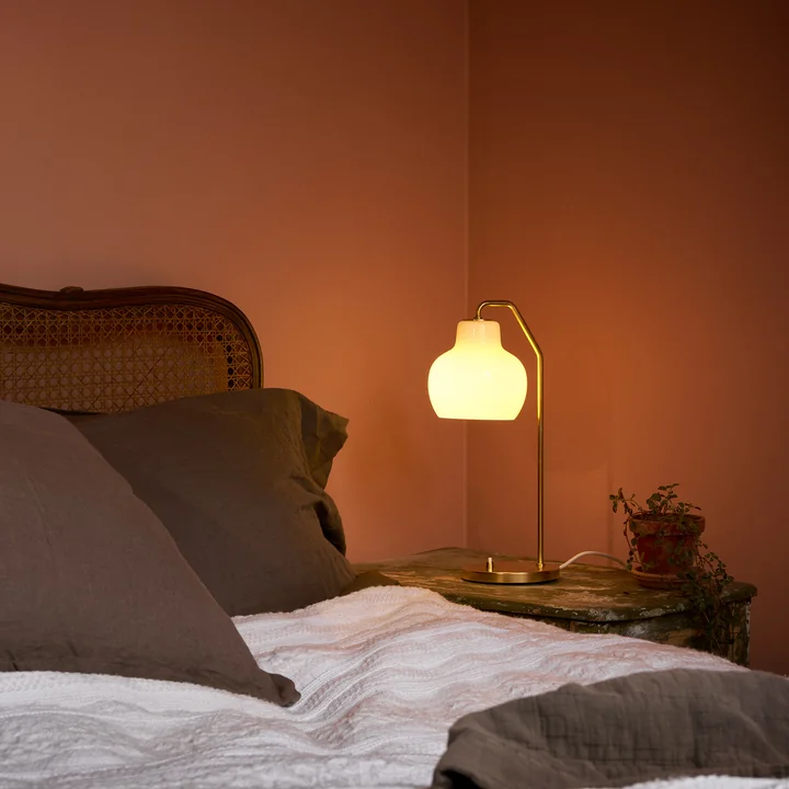 Louis Poulsen - VL Ring Crown table lamp, brass / opal