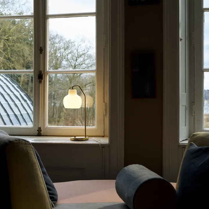 Louis Poulsen - VL Ring Crown table lamp, brass / opal