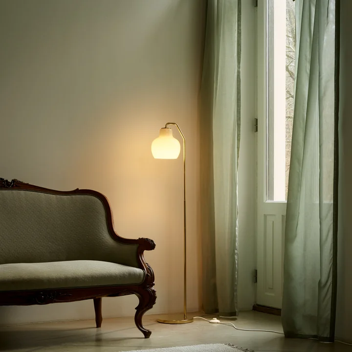 Louis Poulsen - VL Ring Crown table lamp & Floor lamp, brass / opal