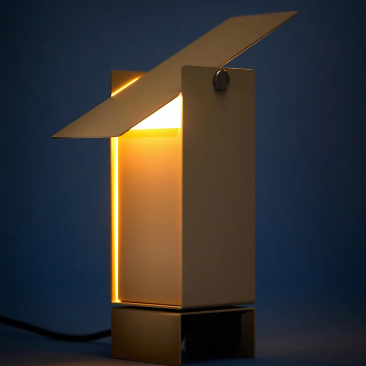 Moebe - Pivoting table lamp, sand