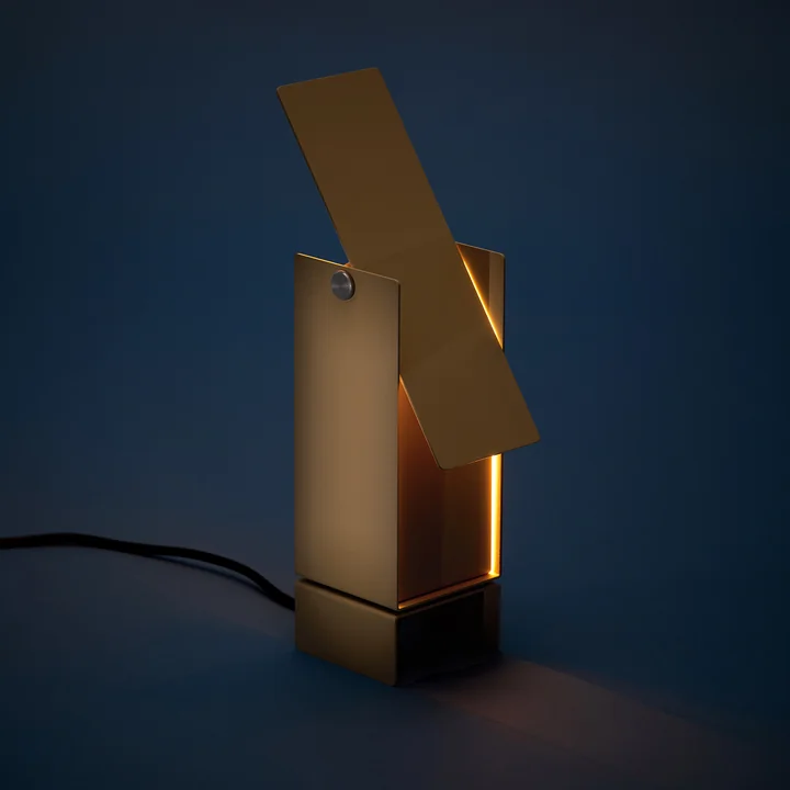 Moebe - Pivoting table lamp, sand