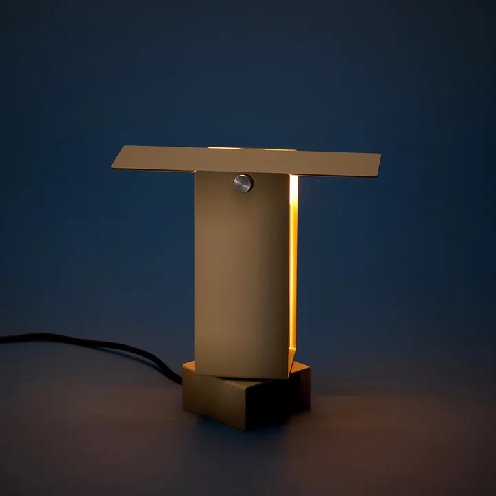 Moebe - Pivoting table lamp, sand