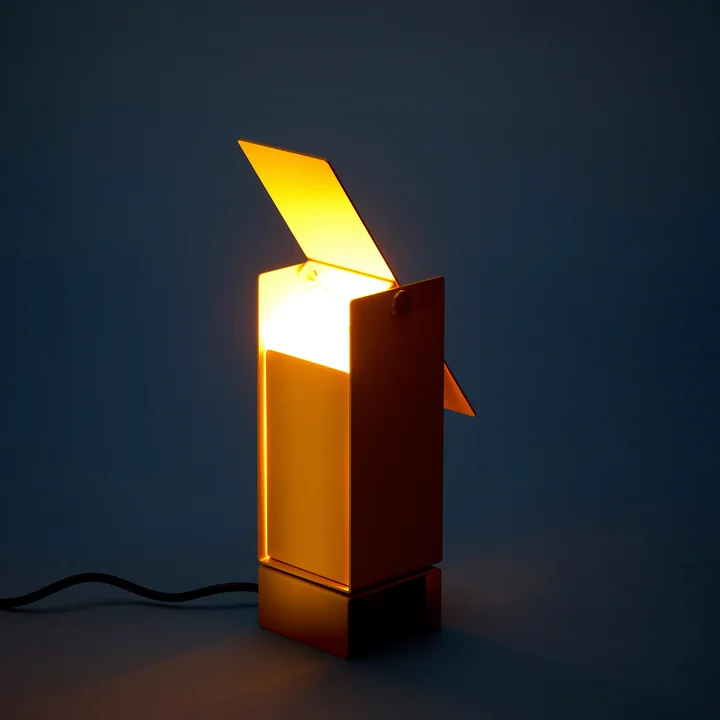Moebe - Pivoting table lamp, yellow