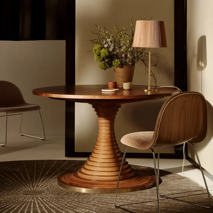 Gubi - Tavolo a Dischi Dining table, American walnut