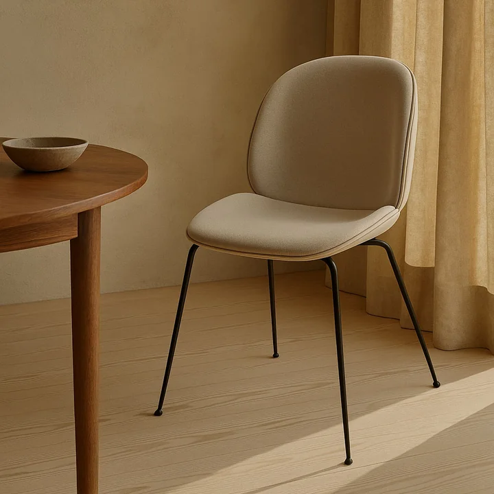 Gubi - Beetle Dining Chair Full upholstery (Conic Base), black / Vidar (146) / Valencia leather (Exclusive Edition)