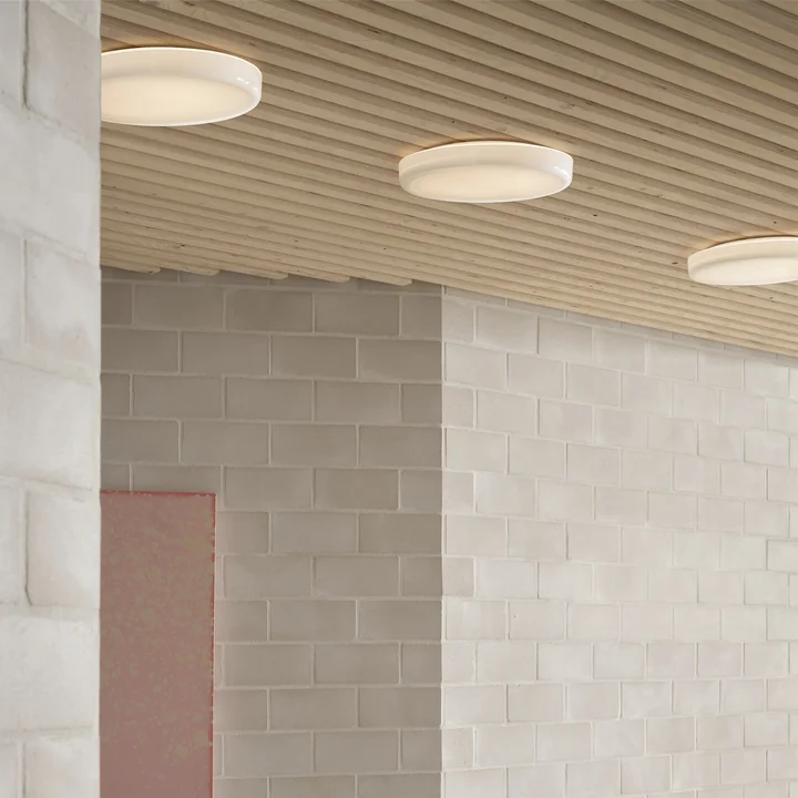 Muuto - Loop LED wall light / ceiling light, white (without cable)