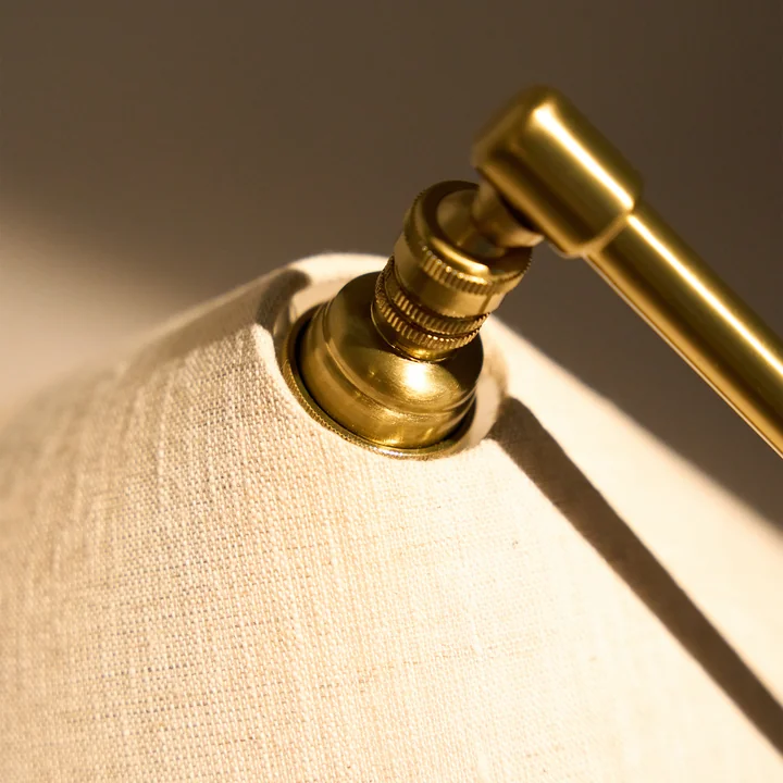 Gubi - Gräshoppa Table lamp, shiny brass / canvas