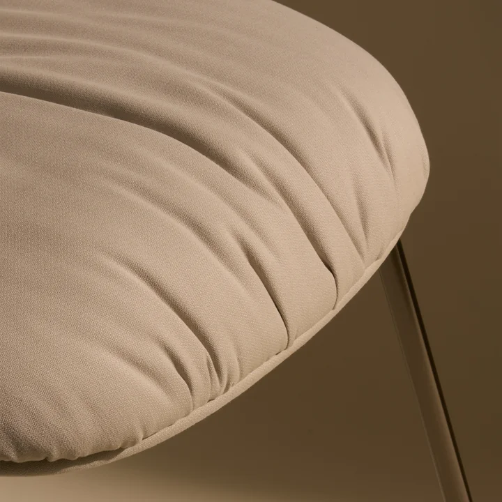 Gubi - Beetle Soft Chair, fully upholstered, black chrome / Reales (001)