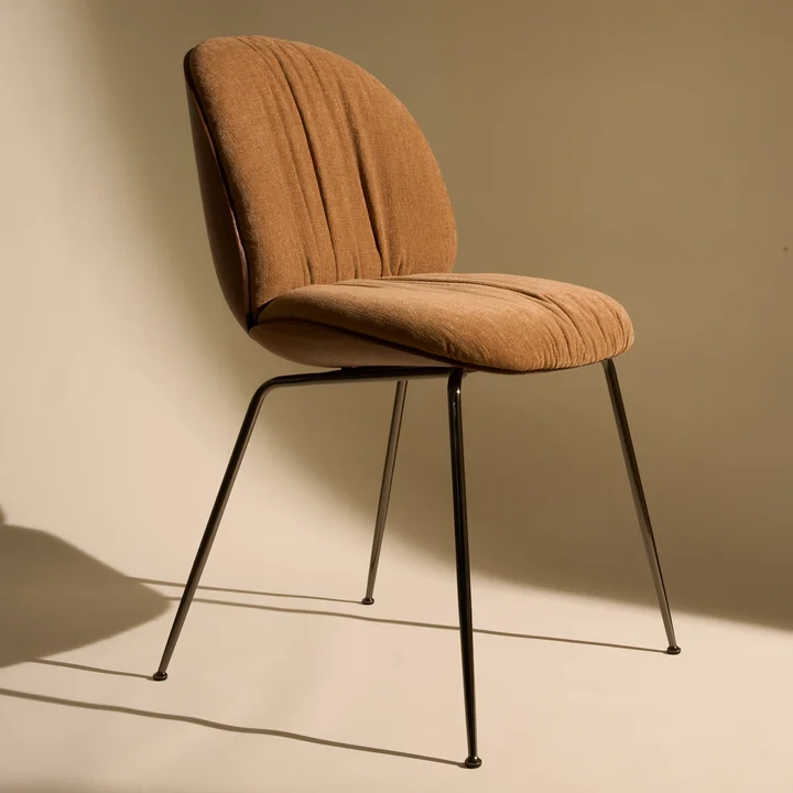Gubi - Beetle Soft Chair, front upholstered, black chrome / walnut seat shell / Belsuede Special FR Dedar (132)