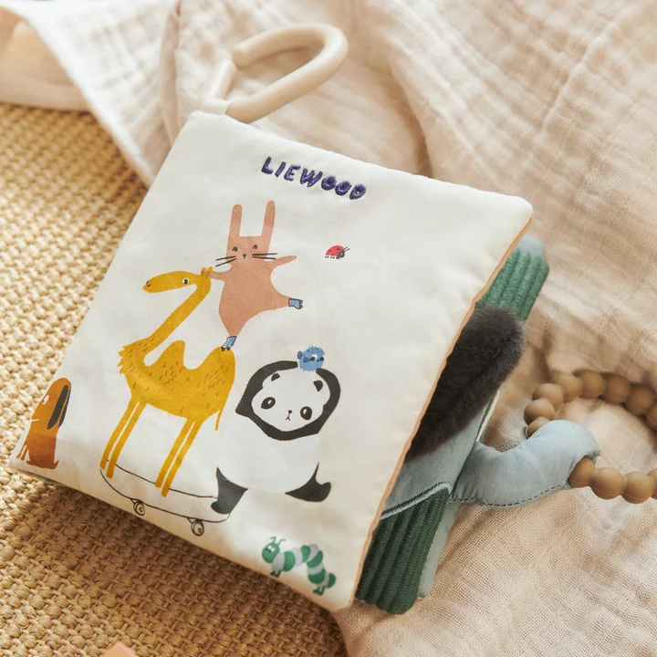 LIEWOOD - Fey fabric book, around the world / sandy