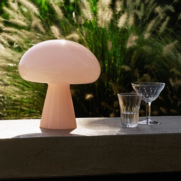 Gubi - Obello LED rechargeable outdoor light, powder pink