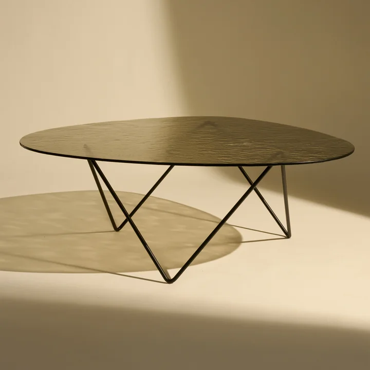 Gubi - Pedrera Coffee table, brass semi matt / glass textured bronze