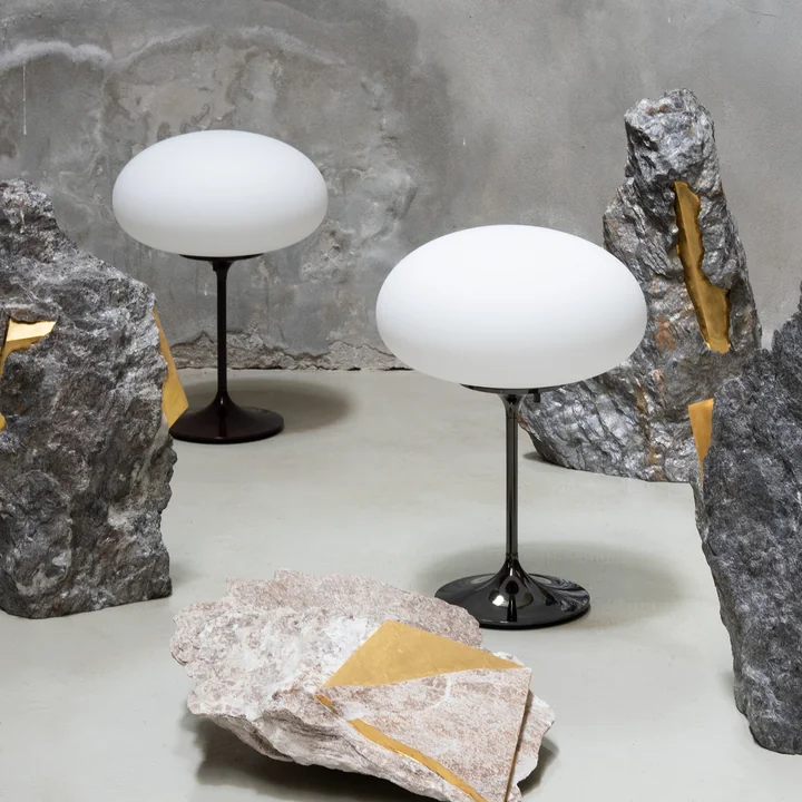 Gubi - Stemlite Table lamp H 42 cm, chrome black / opal