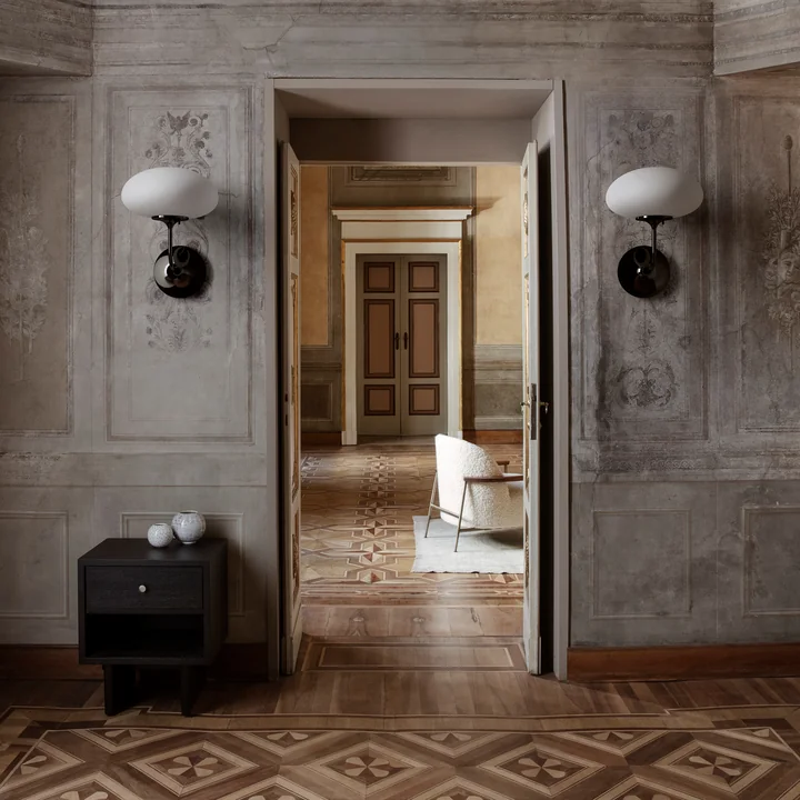 Gubi - Stemlite Wall light, black chrome / opal