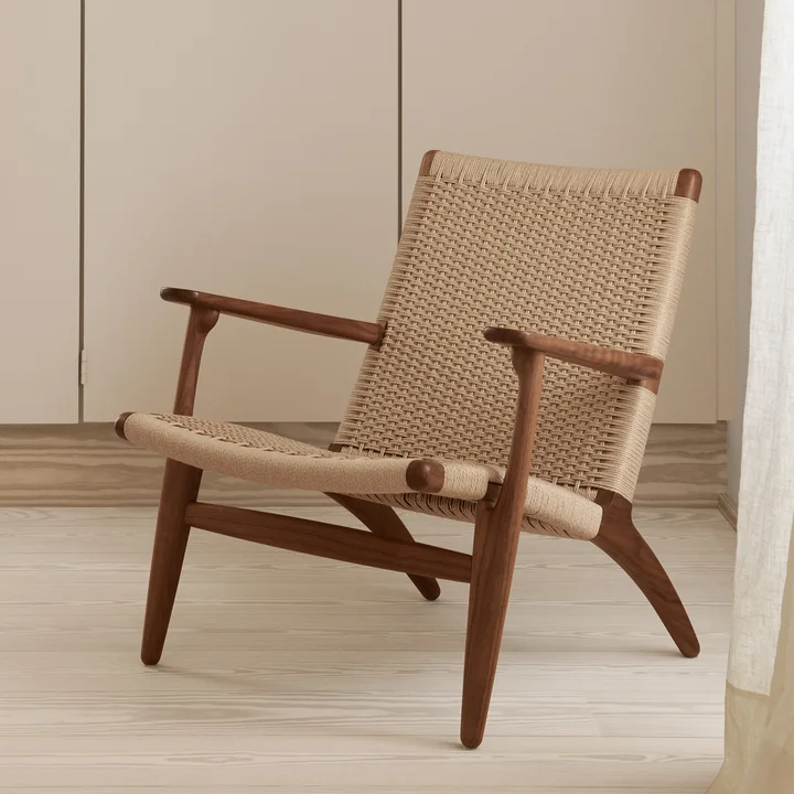 Carl Hansen - CH25 Armchair, oiled walnut / natural wickerwork
