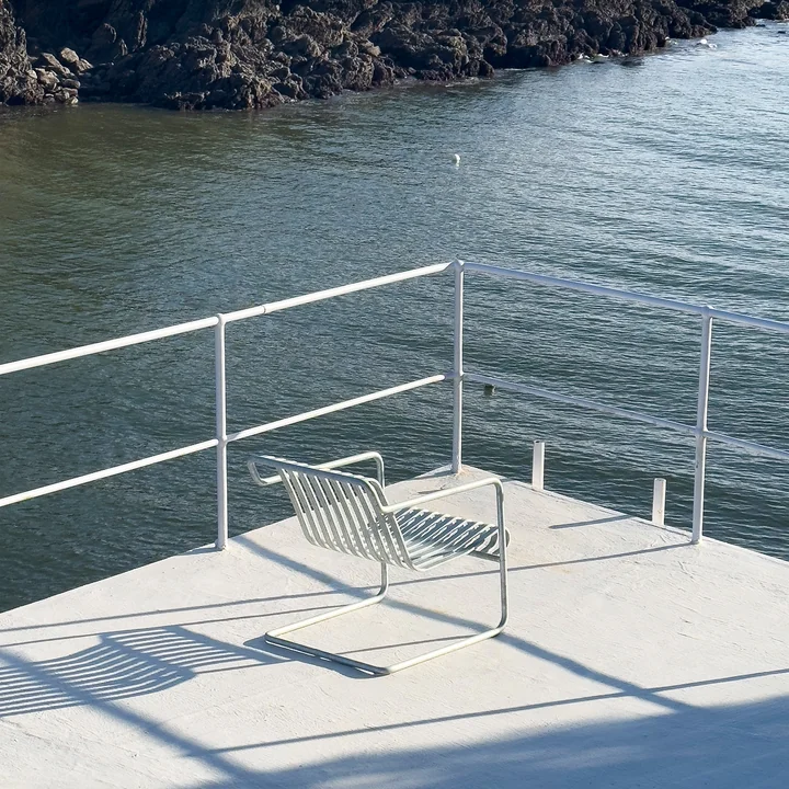 HAY - Palissade Cantilever Lounge Chair Low, hot galvanized