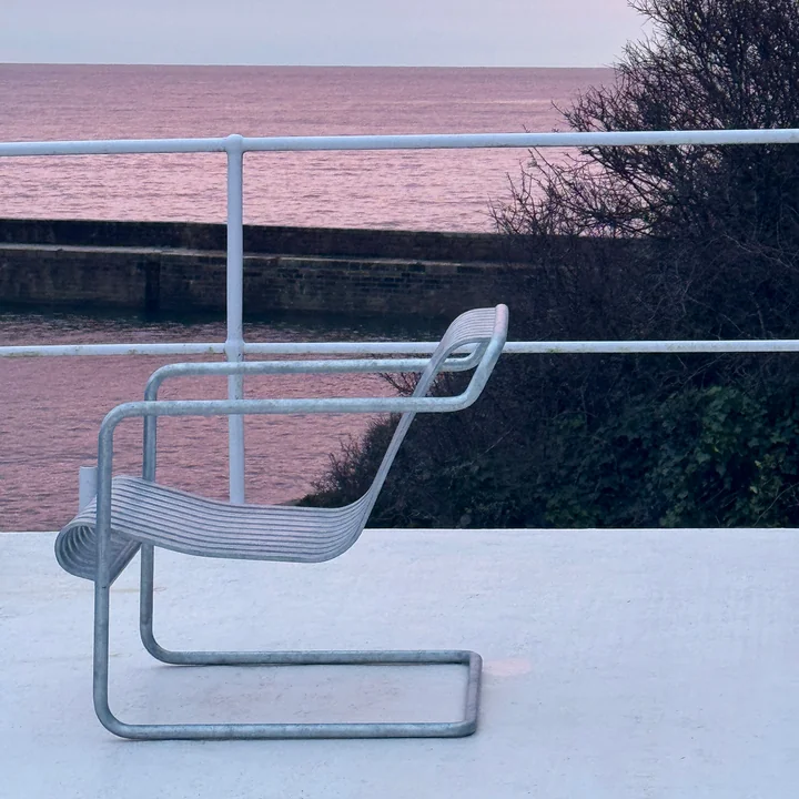 HAY - Palissade Cantilever Lounge Chair Low, hot galvanized