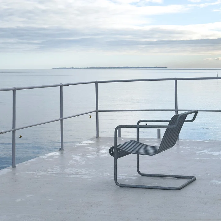 HAY - Palissade Cantilever Lounge Chair Low, hot galvanized