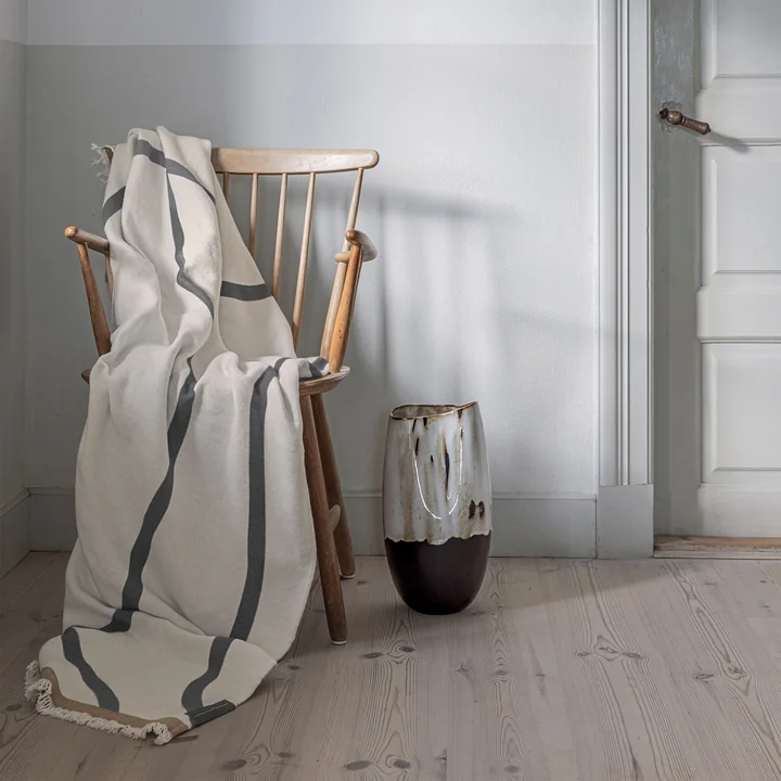 Mette Ditmer - Shadow Blanket, 130 x 175 cm, off-white / gray