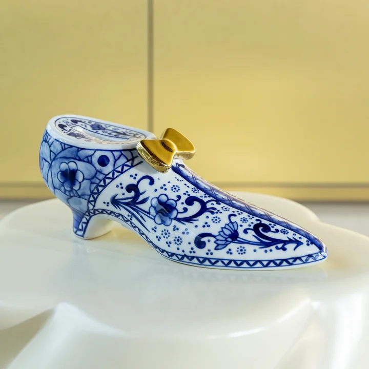 & klevering - Delftware Shoe Money box