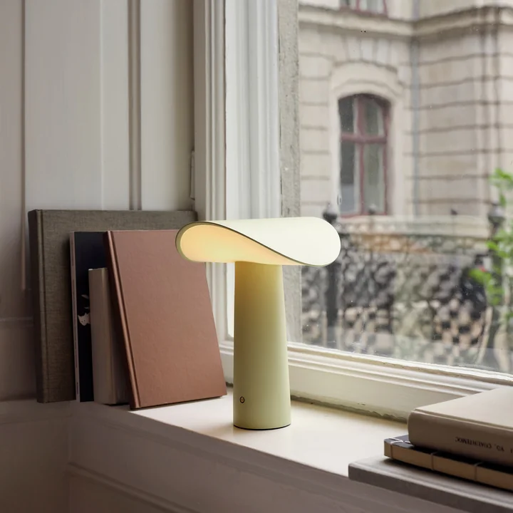 Gejst - LIUM portable table lamp