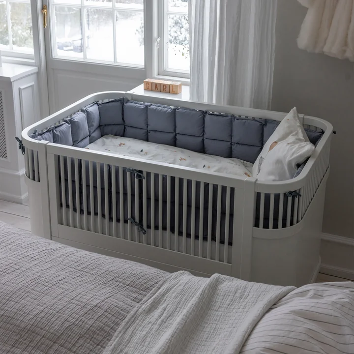 Sebra - Baby cot bumper, quilted / dusty blue