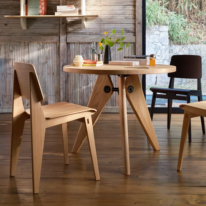Vitra - Guéridon Dining table, Ø 90 cm, oiled oak