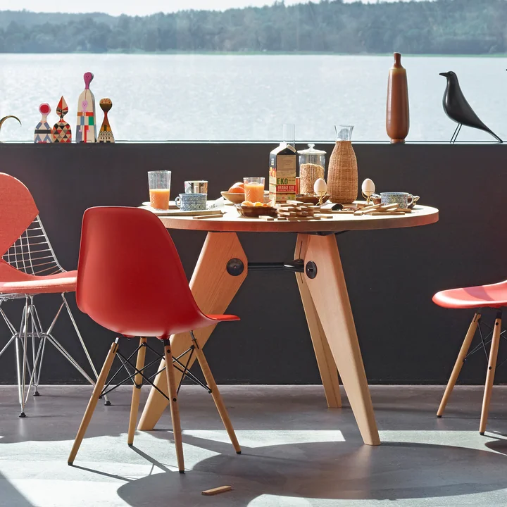 Vitra - Guéridon Dining table, Ø 105 cm, oiled oak