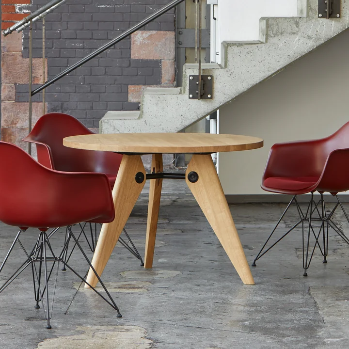 Vitra - Guéridon Dining table, Ø 105 cm, oiled oak