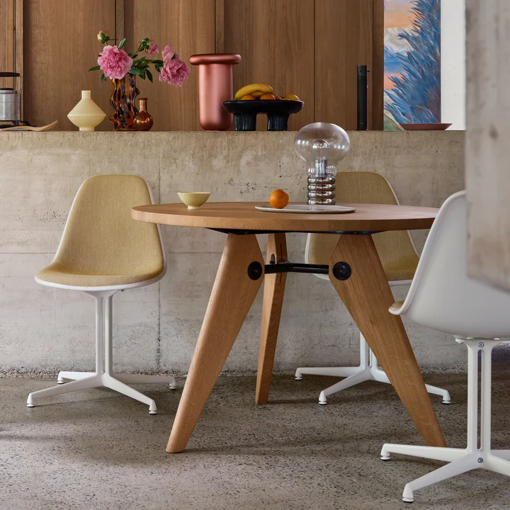 Vitra - Guéridon Dining table, Ø 105 cm, oiled oak