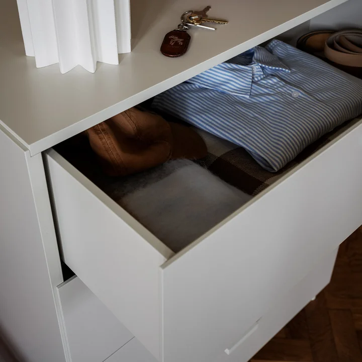 String - Relief Wide Chest of Drawers, White