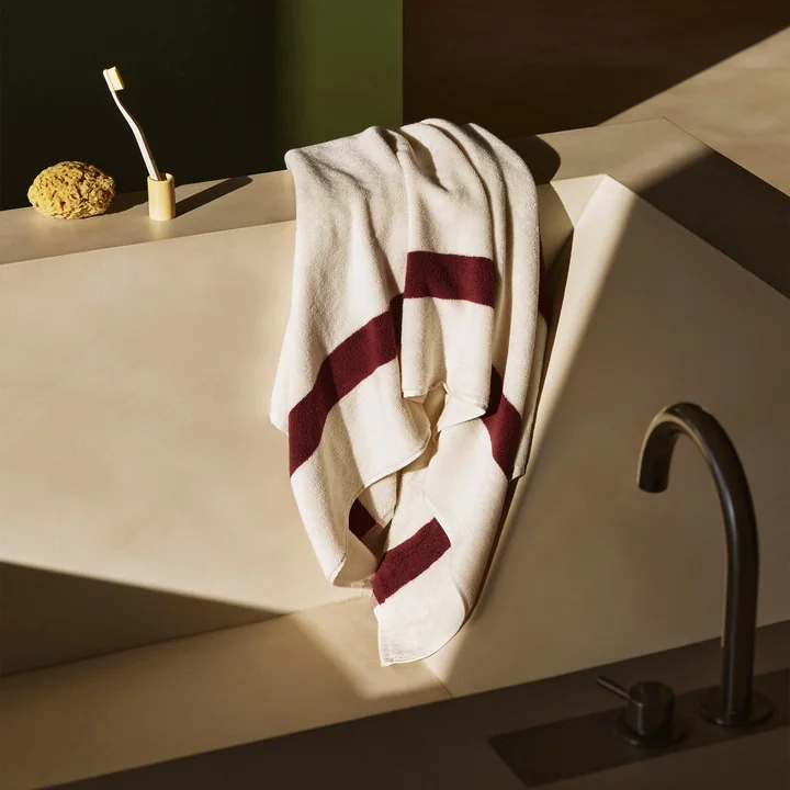 HAY - Stripe Bath Towel 70 x 140 cm, burgundy