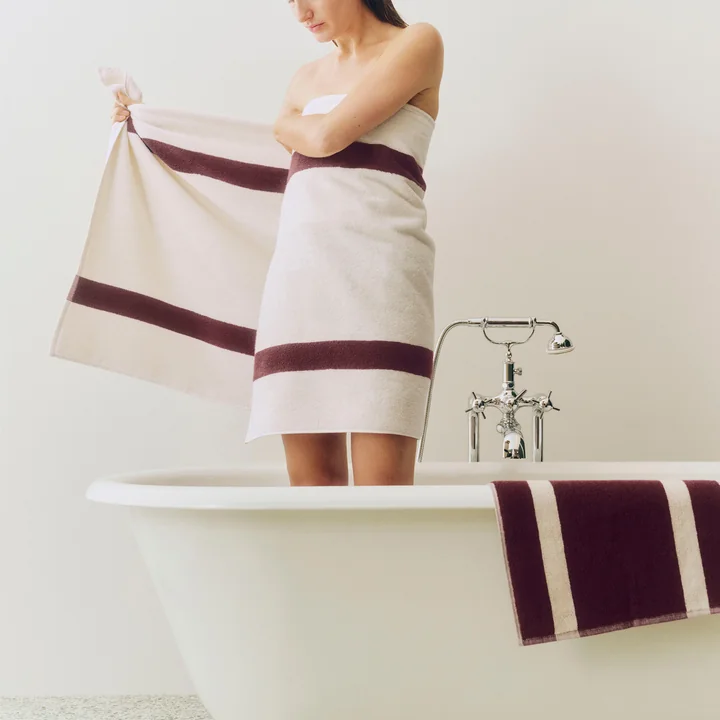HAY - Stripe Bath Towel 70 x 140 cm, burgundy
