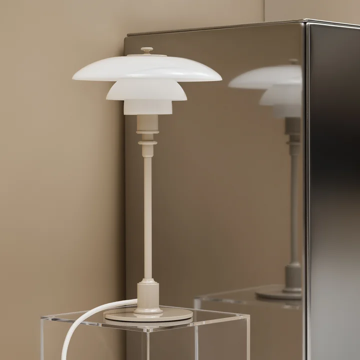 Louis Poulsen - PH 2/1 Glossy Table Lamp, Beige
