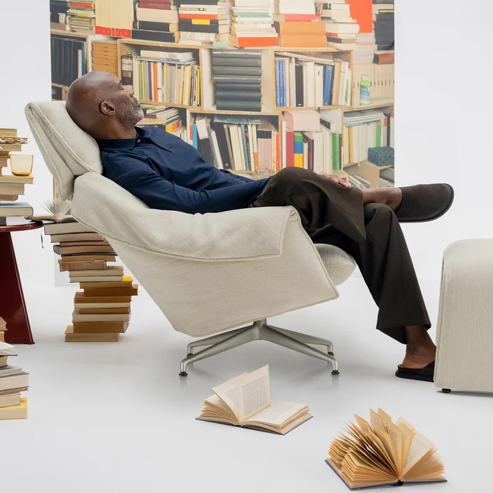Vitra - Bascule highback, 4-star aluminum frame in chalk, F80 Iroko cream cover