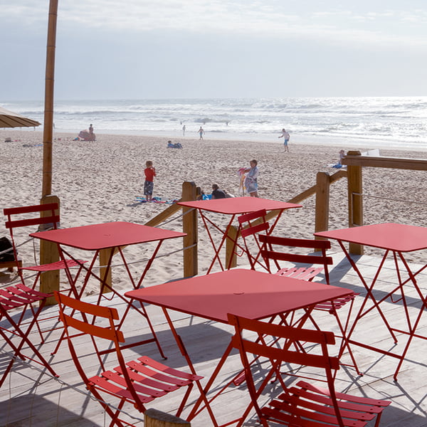 Bistro Folding tables and chairs in red