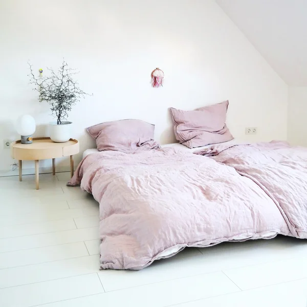 Blogger bedroom picture by Julia Biersa, Juempati