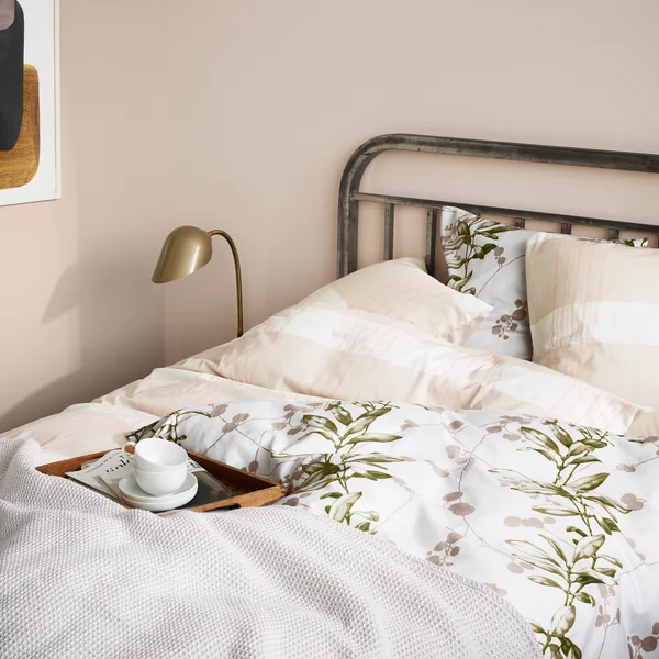 The Land bedspread of Juna on the bed