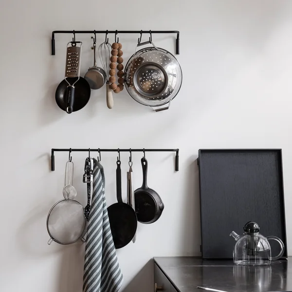 Kitchen bar incl. 6 hooks by Ferm Living in black