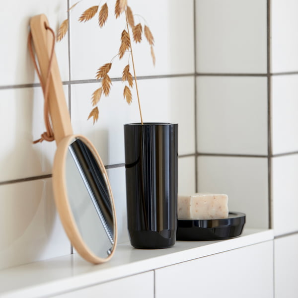 Inu Cosmetic mirror, Suii toothbrush cup and soap dish from Zone Denmark