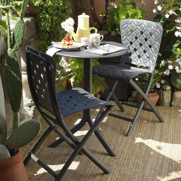 The Zac Spring folding chair from Nardi makes the terrace springlike